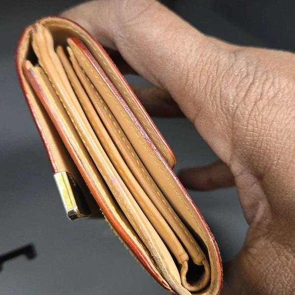 LV WALLET GOOD PRELOVED CONDITION - Picture 6 of 10